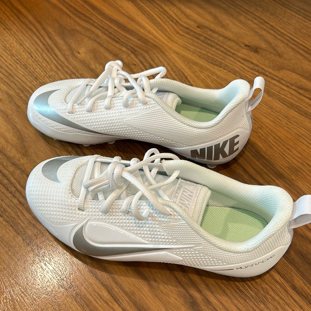 NWT Nike Lacrosse Cleats Size 6Y
